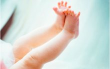 Почему потеют ножки и ручки у грудничка?